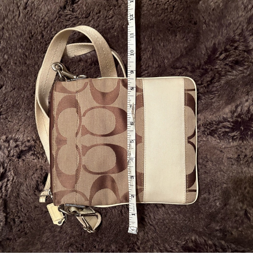 Coach Signature Brown and Cream Crossbody Bag. Absolutely adorable super clean - Picture 9 of 11